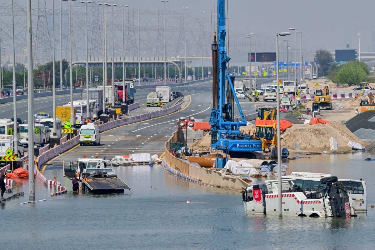 Aeroporto de Dubai retoma voos gradualmente após inundações