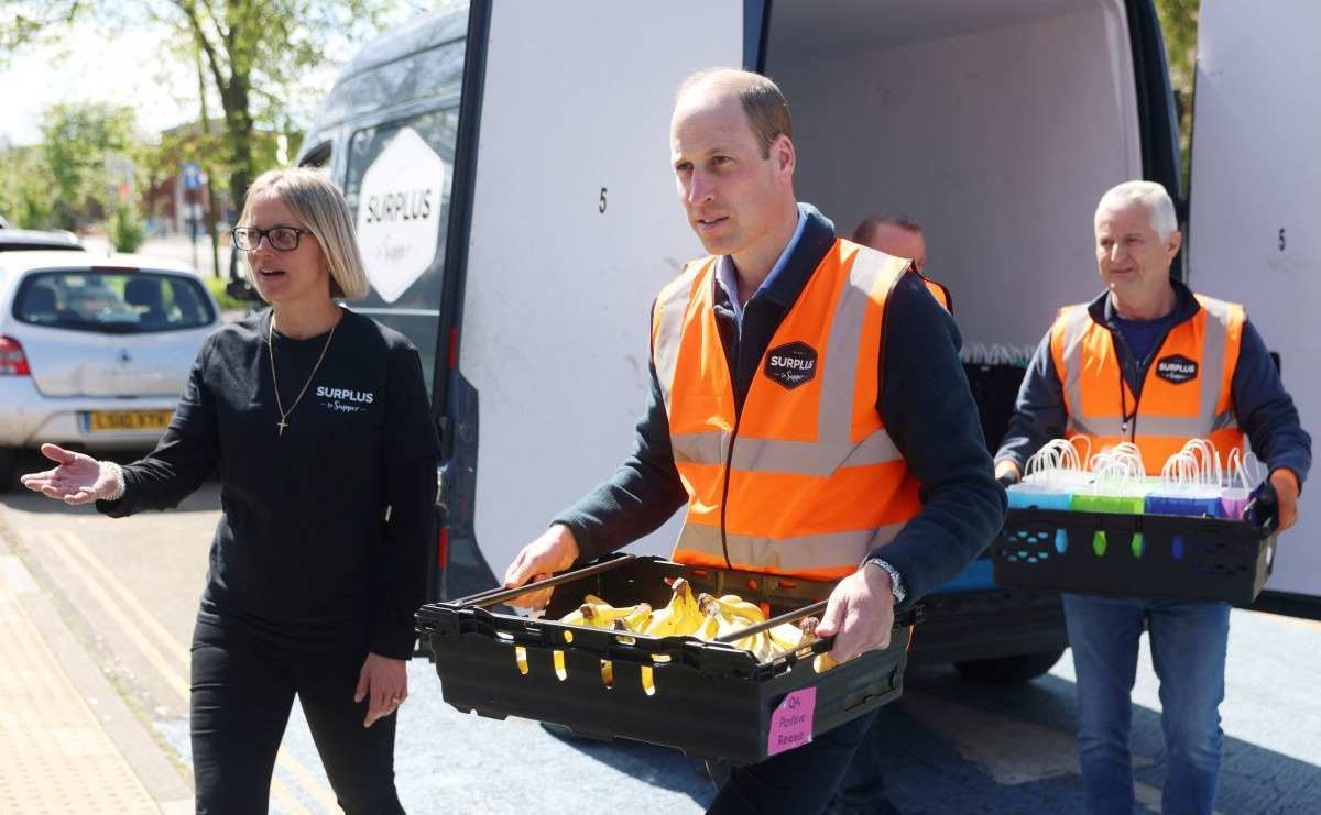  Britains Prince William, Prince of Wales helps to unload trays of food from van of Surplus to Supper, a surplus food redistribution charity, as he arrives in Feltham, on April 18, 2024, to visit Hanworth Centre Hub, a youth centre which provides a range of services to create a safer and better-connected community. (Photo by Ian Vogler / POOL / AFP)       