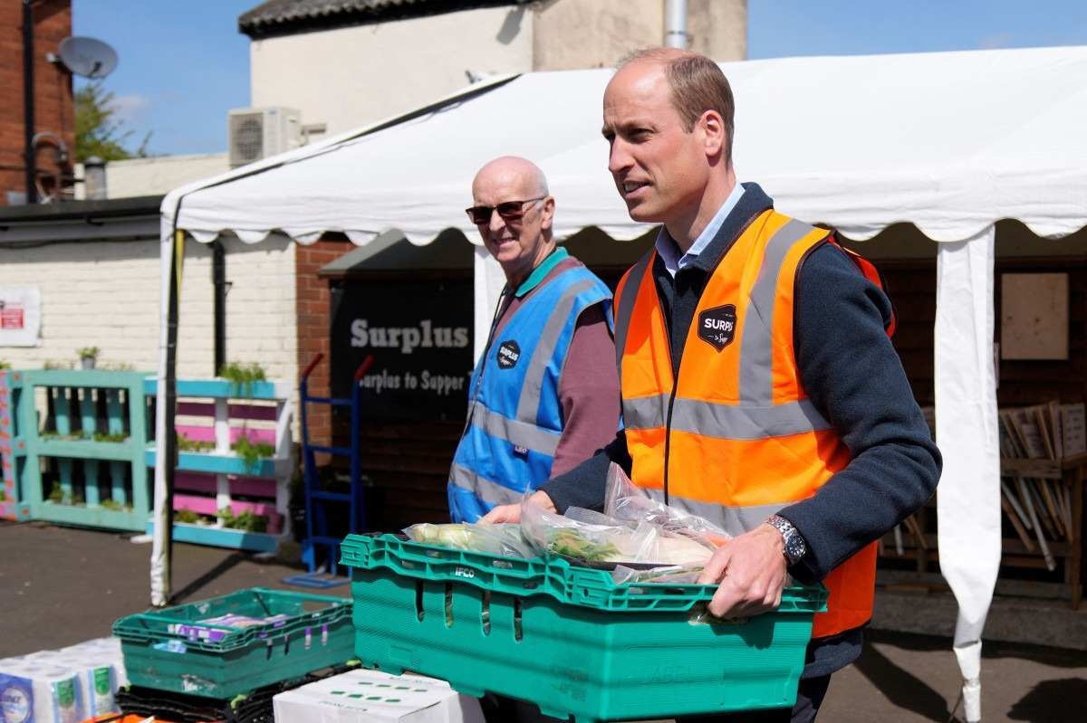  Britains Prince William, Prince of Wales helps to loads trays of food into vans during a visit to Surplus to Supper, a surplus food redistribution charity, in Sunbury-on-Thames, Surrey, England, on April 18, 2024. (Photo by Alastair Grant / POOL / AFP)       