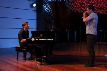 Os dois músicos se apresentam no projeto Sextas Musicais da escola de inglês -  (crédito:  Divulgação)