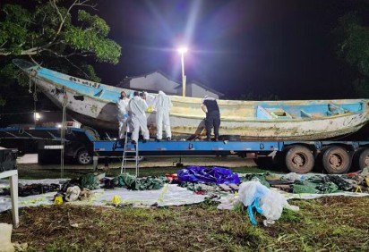 Segundo uma investigação da Polícia Federal, cerca de 25 pessoas estavam no barco que foi encontrado à deriva no Pará com nove corpos.  -  (crédito: divulgação pf)