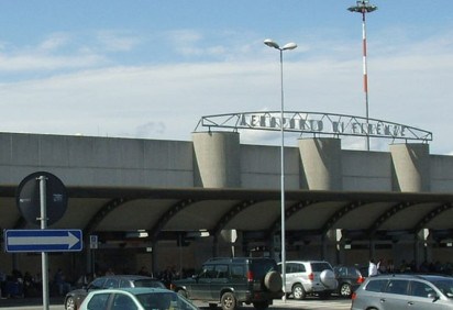 O aeroporto de Florença (Firenze em italiano) planeja ser o primeiro a abrigar um vinhedo no telhado do terminal de passageiros.  -  (crédito: Sailko/Wikimedia Commons)