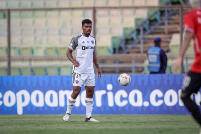 Alvo do Grêmio, Jemerson é uma opção essencial do Atlético, já que atuou em 14 dos 16 compromissos da equipe na temporada -  (crédito: Foto: Pedro Souza / Atlético)