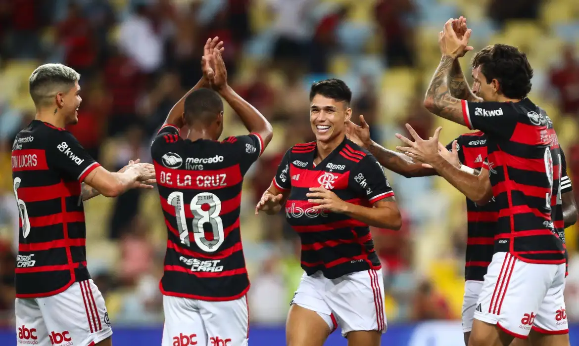 Flamengo derrota São Paulo e assume liderança do Brasileiro -  (crédito: EBC)