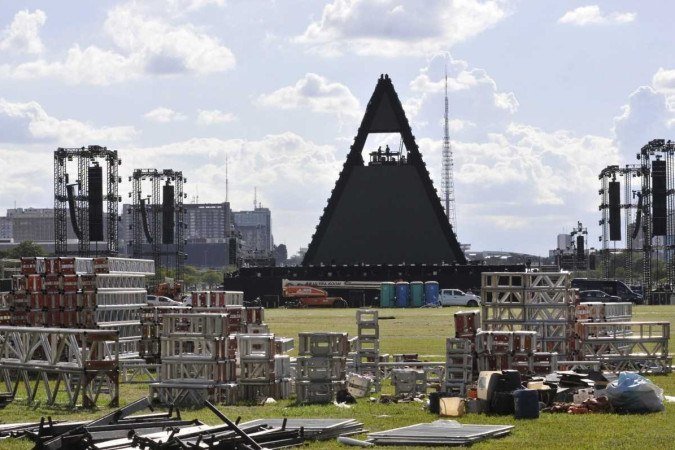 Com estrutura montada no gramado da Esplanada, DJ Alok fez teste de som, ontem, para o seu show de amanhã