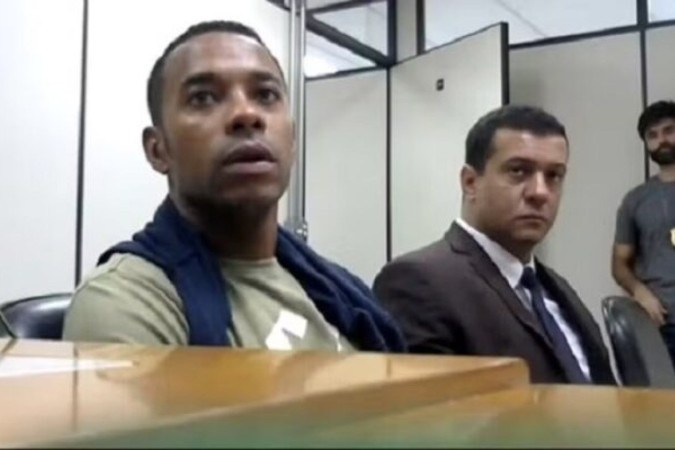 Robinho segue preso acompanhado de um rapaz de 22 anos  -  (crédito: Foto: Reprodução)