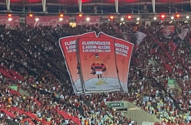 Que lindo! Torcida do Flamengo faz mosaico em homenagem a Ziraldo