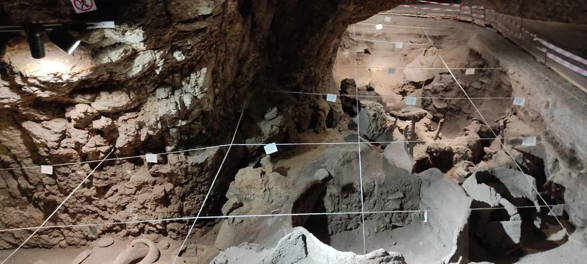 Caverna no sul da Armênia escondia os sapatos mais antigos do mundo