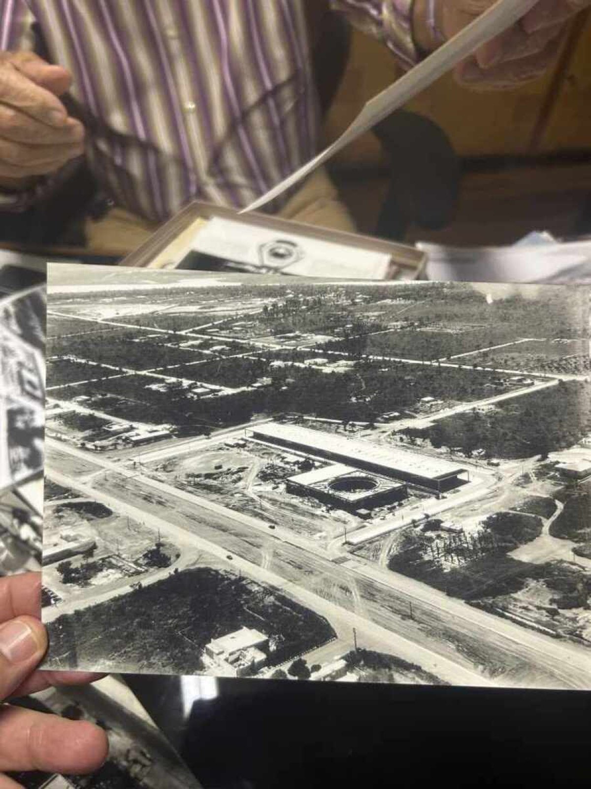  2024. Caderno Brasília 64 anos., Centro comercial Gilberto Salomão vista aérea.