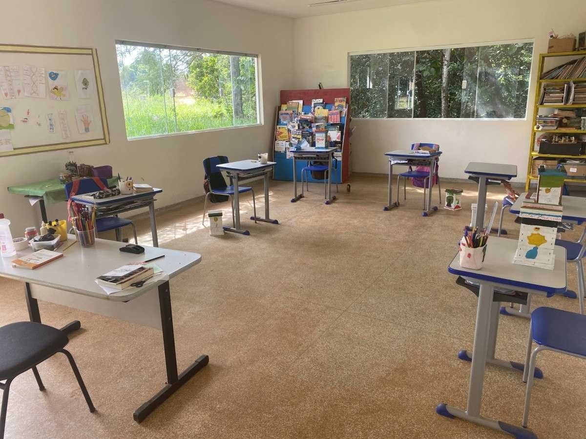 Sala de aula convencional na escola Ofaié