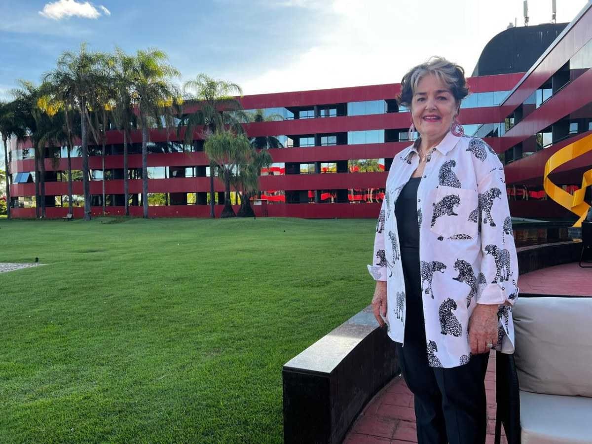 Escritora argentina Mercedes Urquiza, moradora de Brasília. Aniversário Brasília 64 anos.
