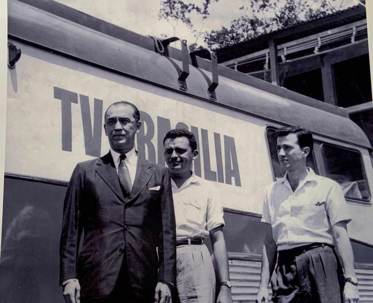 Jairo Valladares e o Presidente JK em uma fotografia registrada durante a construção de Brasília 