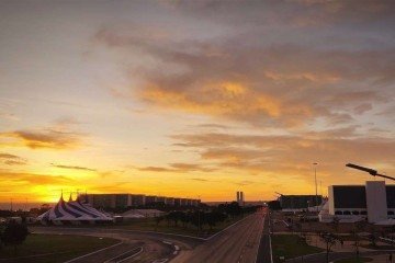 Verão começa oficialmente neste domingo (21/12) -  (crédito: Ed Alves/CB/D.A Press)