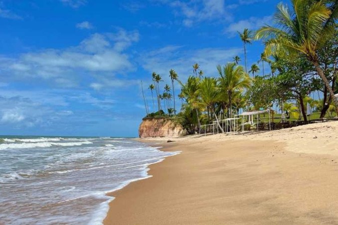 Barra do Cahy: conheça a primeira praia do Brasil e seus encantos -  (crédito: Uai Turismo)