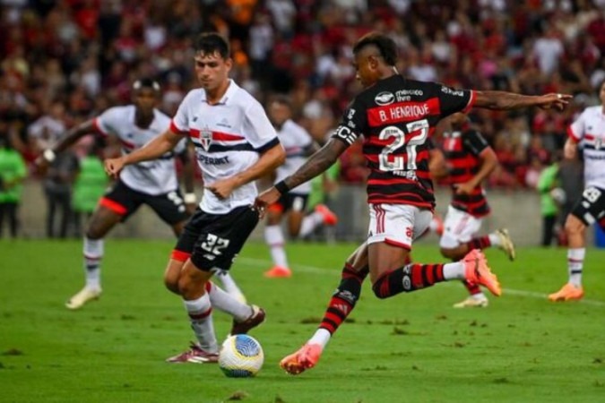 Flamengo larga o BR-24 na frente. SÃ£o Paulo penou nas mÃ£os de Carpini  -  (crédito: Foto: Marcelo Cortes/Flamengo)