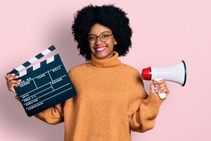 Ser um diretor de cinema bem-sucedido vai além do talento; exige dedicação, perseverança e uma grande paixão pela arte (Imagem: Krakenimages.com | Shutterstock) - (crédito: Edicase - entretenimento -> Diversão e arte) Ser um diretor de cinema bem-sucedido vai além do talento; exige dedicação, perseverança e uma grande paixão pela arte (Imagem: Krakenimages.com | Shutterstock) - (crédito: Edicase - entretenimento -> Diversão e arte)