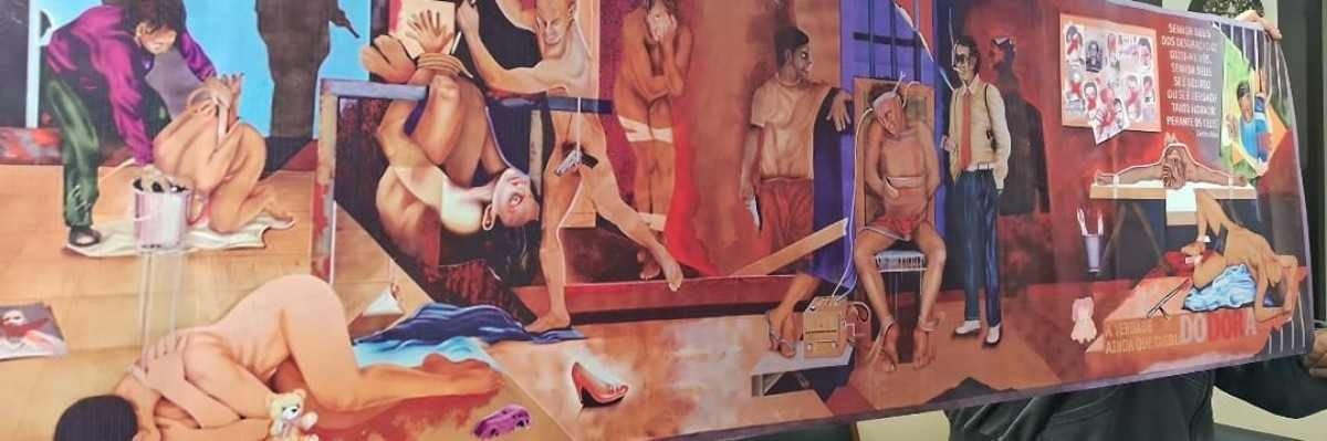 PSol produziu uma versão do quadro de Andreato com cenas de tortura num banner, num protesto contra exposição do painel original
