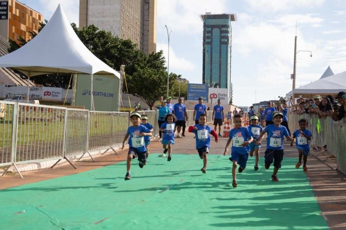 O instituto ASCAPI – Atletismo Paranoá/Itapoã-DF trouxe 50 crianças, de idades entre 3 e 11 anos -  (crédito: Mari Campos/CB)