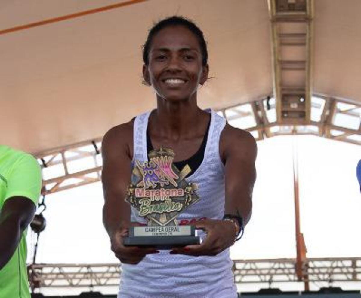 Carmem Silva Regis Pereira, 35 anos, é a medalhista de ouro da meia maratona