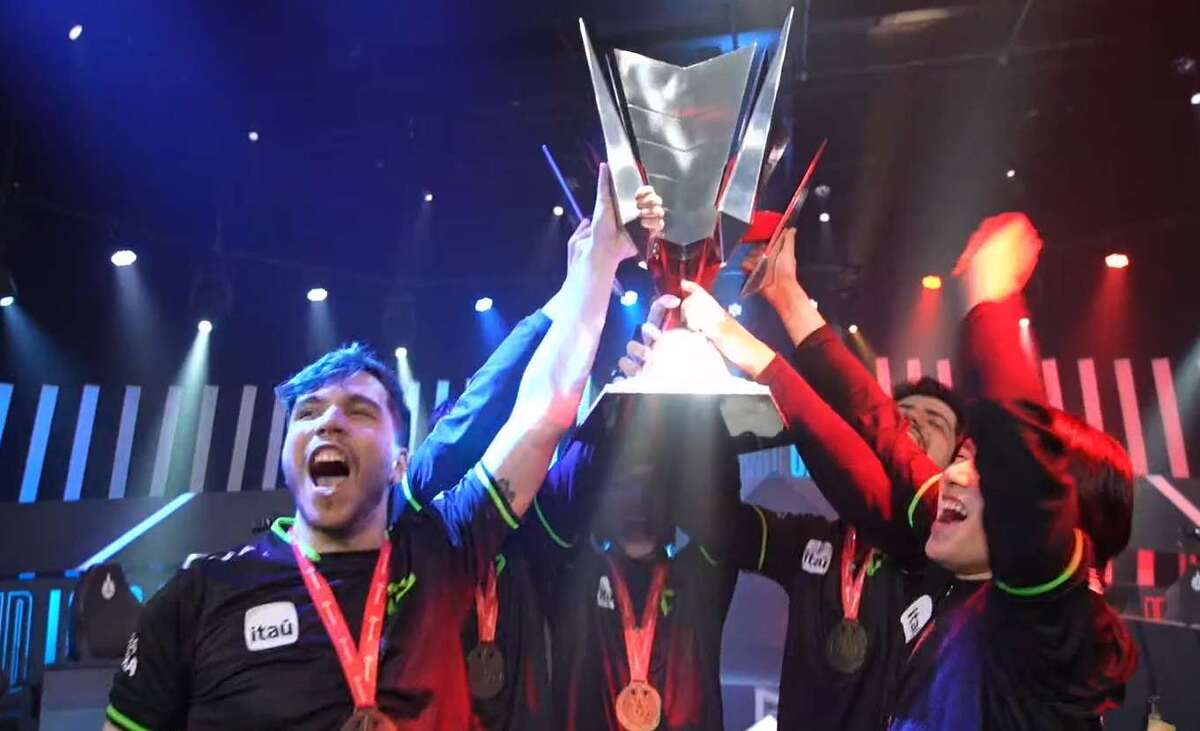 CBLOL 2024: LOUD conquista tetracampeonato e domina cenário do Lol Brasileiro