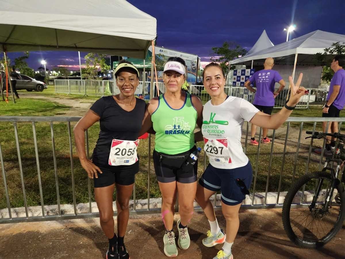 Meura de Fátima Ataides, Katia Cândido e Samara Dantas na maratona de Brasília
