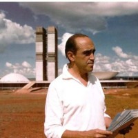 Oscar Niemeyer, o arquiteto que ajudou a construir Brasília. -  (crédito: Arquivo Público do DF )