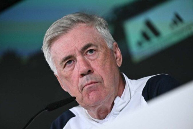 Real Madrid's Italian coach Carlo Ancelotti holds a press conference at the Real Madrid Sport City in Valdebebas, on the outskirts of Madrid, on the eve of their Liga football match against FC Barcelona, in Madrid on April 20, 2024. (Photo by JAVIER SORIANO / AFP) (Photo by JAVIER SORIANO/AFP via Getty Images)
- (crédito: AFP via Getty Images) Real Madrid's Italian coach Carlo Ancelotti holds a press conference at the Real Madrid Sport City in Valdebebas, on the outskirts of Madrid, on the eve of their Liga football match against FC Barcelona, in Madrid on April 20, 2024. (Photo by JAVIER SORIANO / AFP) (Photo by JAVIER SORIANO/AFP via Getty Images)
- (crédito: AFP via Getty Images)