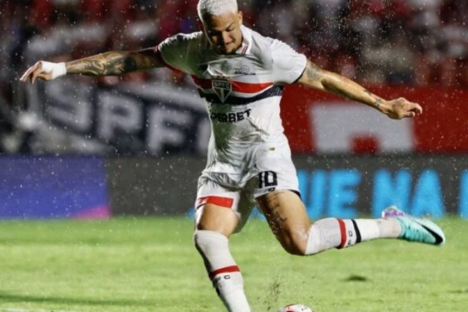 Calleri fez o gol que abriu o placar diante do Atlético-GO neste domingo (21) -  (crédito: Foto: Divulgação / São Paulo)