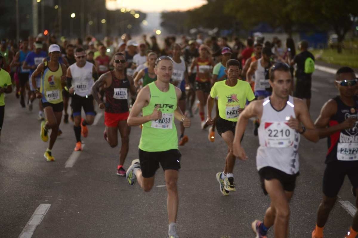 Maratona Brasília recebe mais de 5 mil corredores no aniversário da capital