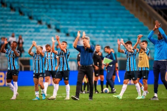 Elenco do Grêmio saudou a sua torcida após o jogo dentro da Arena -  (crédito: Foto: Lucas Uebel/Grêmio)