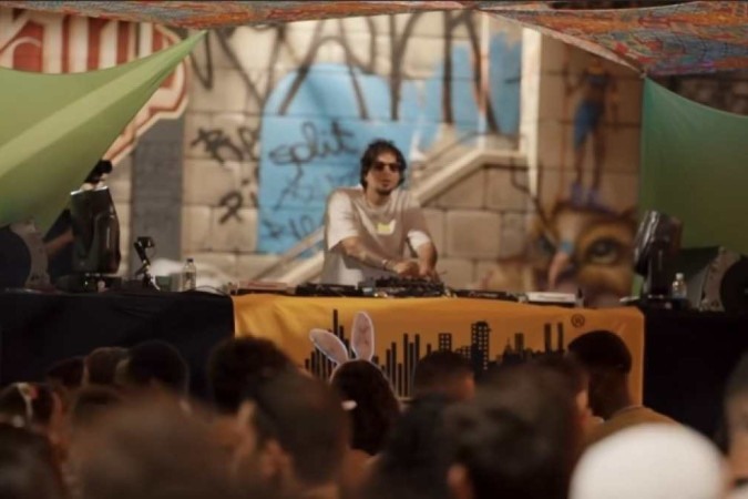 Tijah transforma a rua em uma pista de dança apresentando seu álbum 'PsyGhetto Cloistered