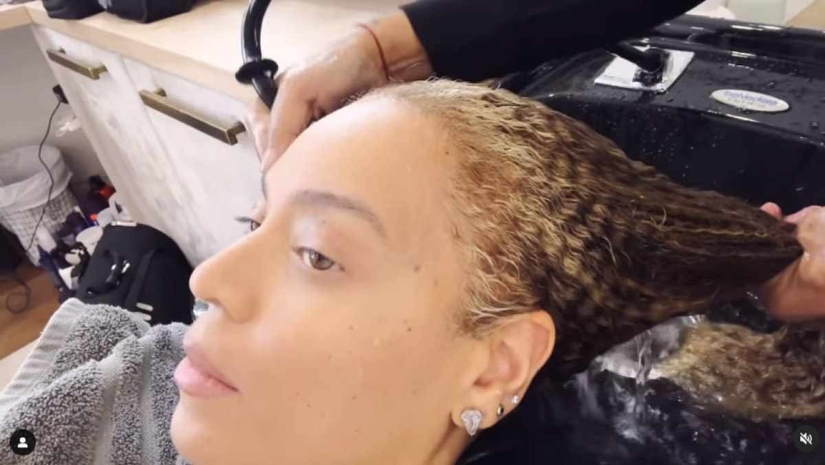 Vídeo: Beyoncé mostra cuidado com os cabelos em publicidade de nova marca