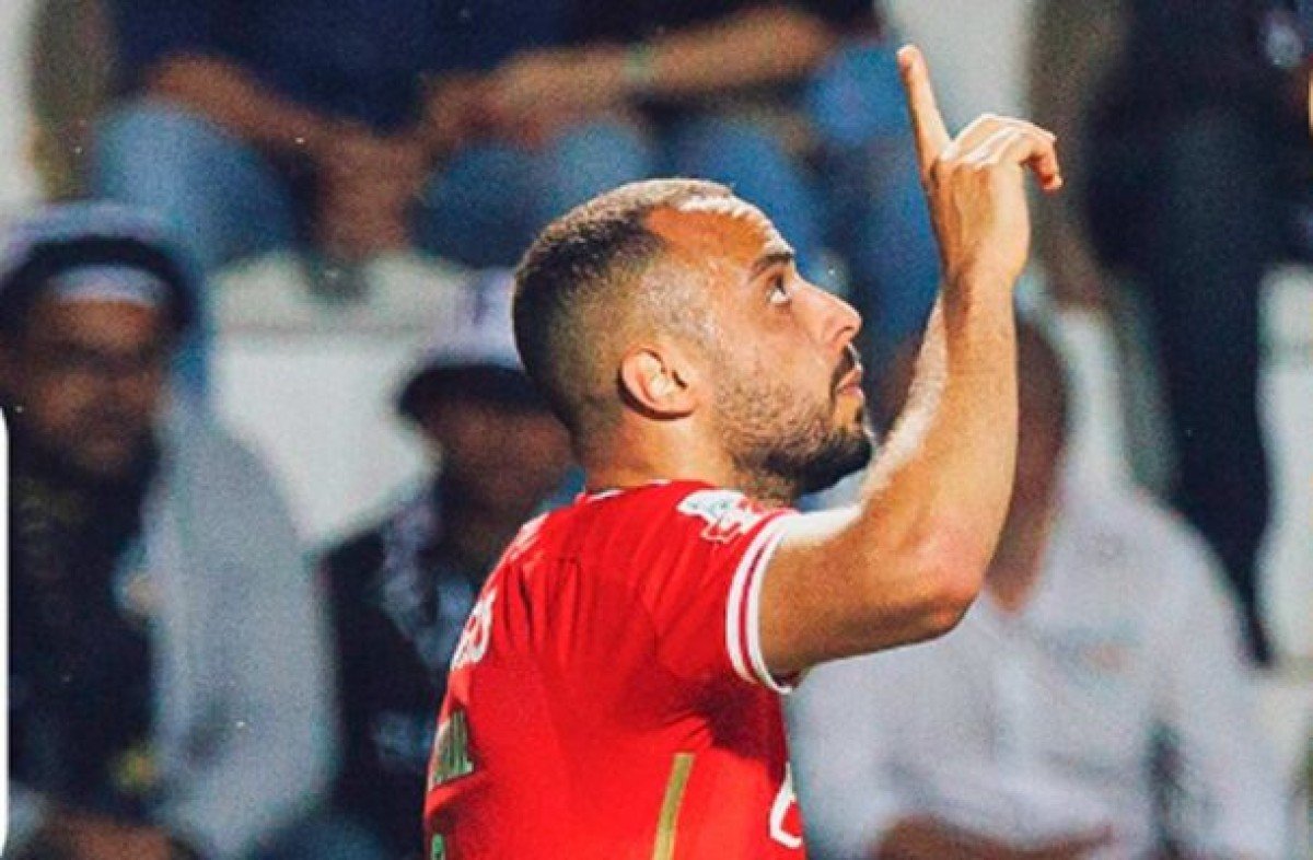 Benfica derrota Farense e segue vivo no campeonato português