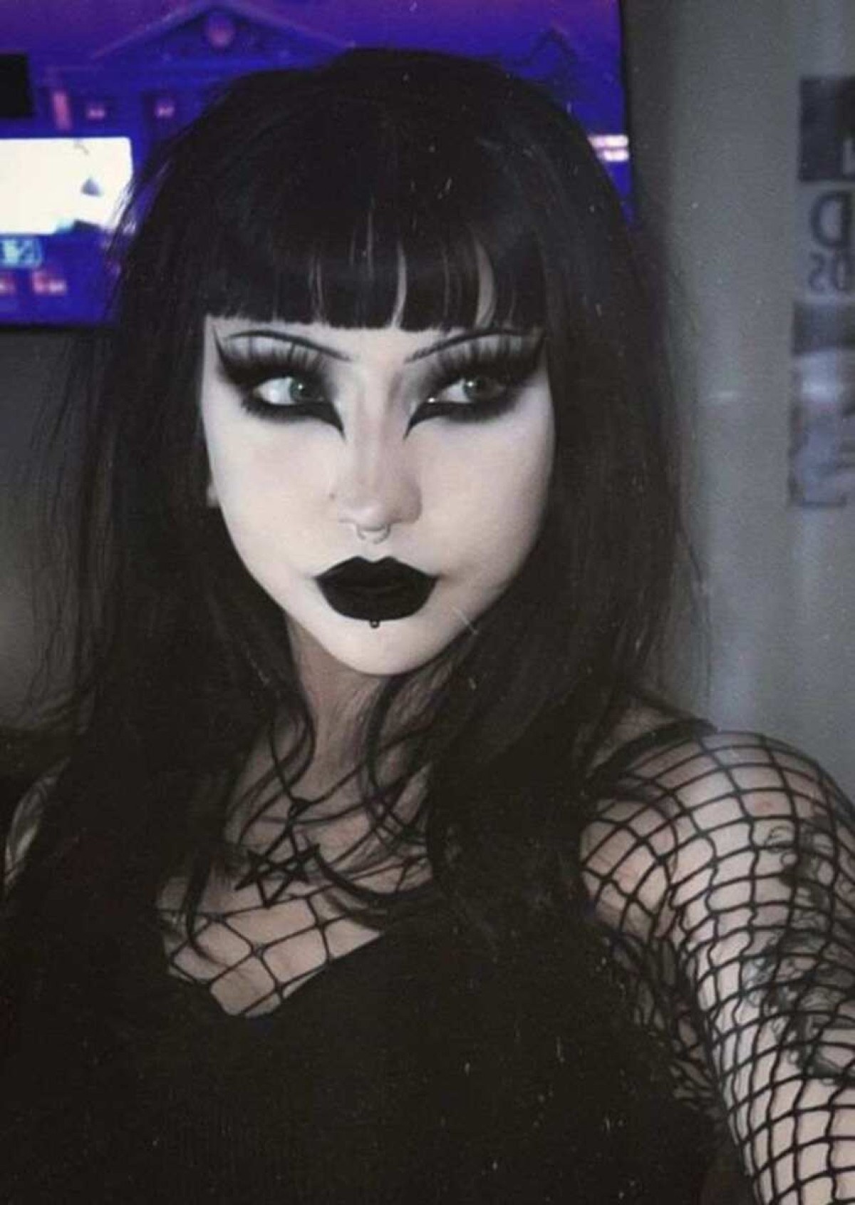 'Trad goth makeup', a maquiagem que retoma referências dos anos 80