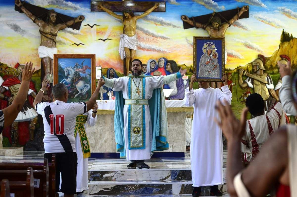 Padre Abuna Dario Aphrem Brasil celebra missa de São Jorge: 