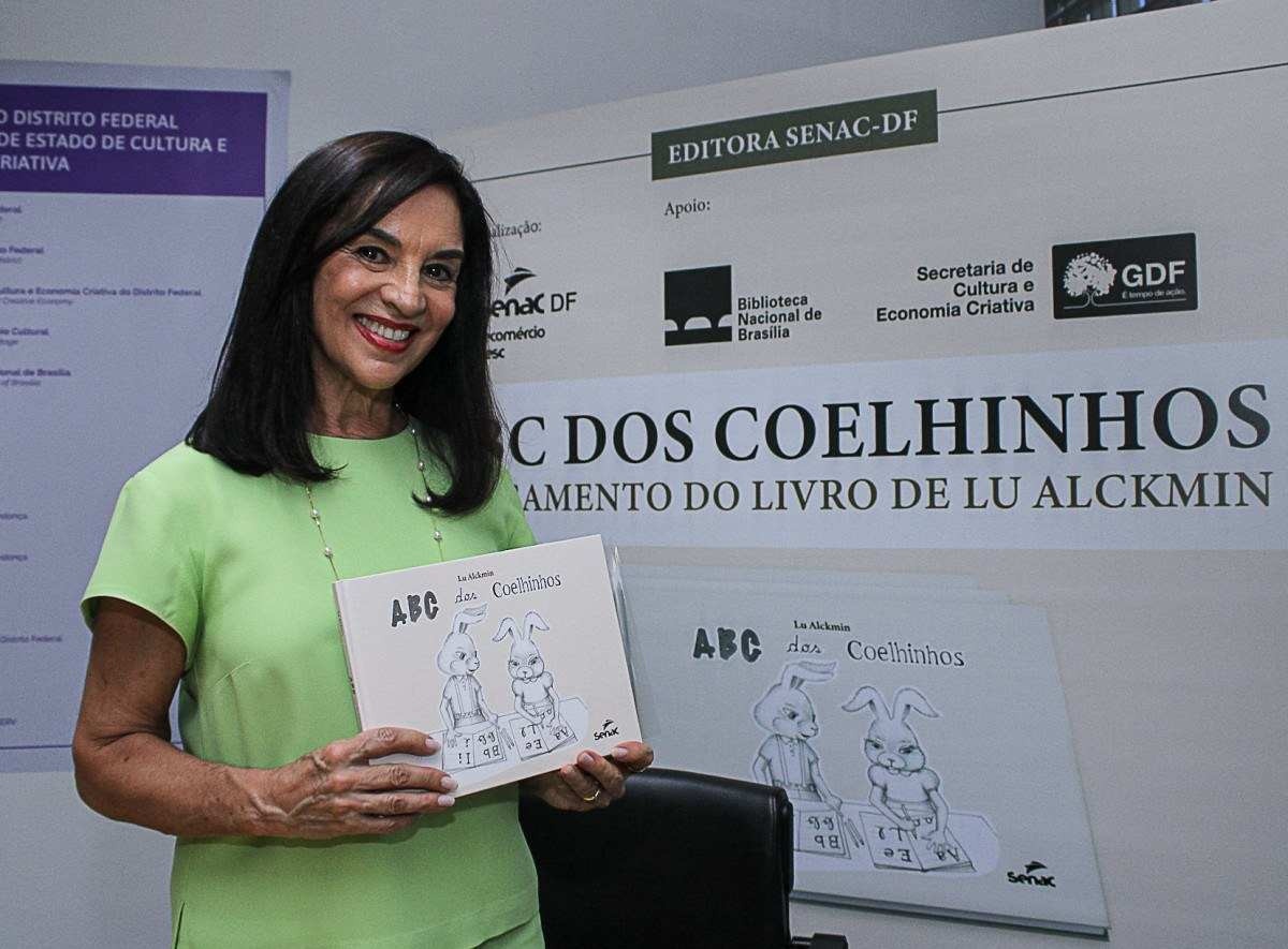  ABC dos Coelhinhos é o primeiro livro infantil escrito por Lu Alckmin