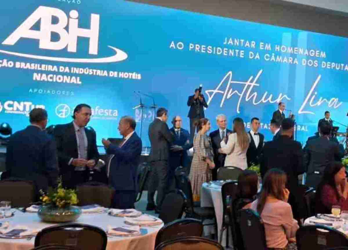 Arthur Lira foi recebido num jantar para dezenas de 'garfos', oferecido pela Associação Brasileira de Hotéis na semana passada -  (crédito: Evandro Éboli)