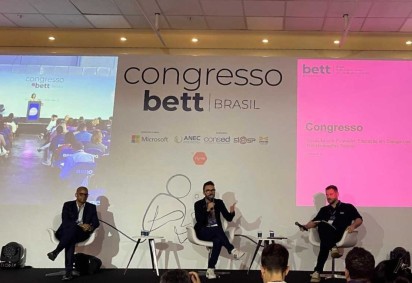 Painel do Brett Brasil sobre inteligência artificial e educação, com Ivan Cláudio Pereira à esquerda e José Brito Cunha à direita  -  (crédito: Lara Costa)
