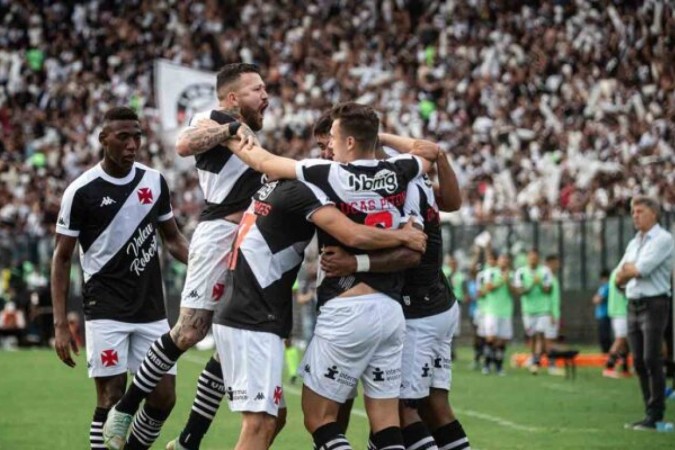 Mateus Carvalho virou titular do Vasco no Brasileirão, mas já está pendurado -  (crédito:  Leandro Amorim)