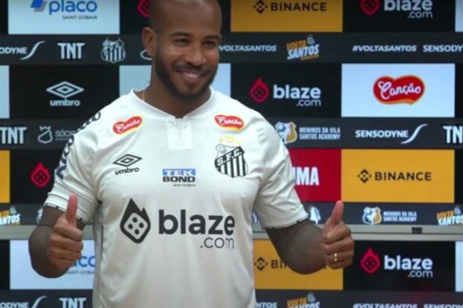 Patrick é apresentado no Santos -  (crédito: Foto: Reprodução)