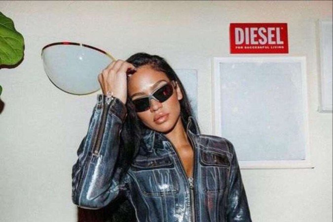 Saia de cinto da Diesel virou tendência entre as modelos e as famosas