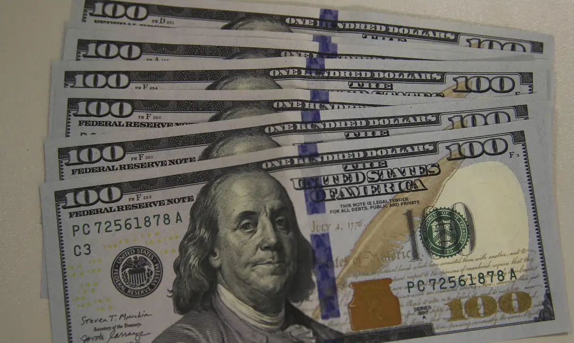 Dólar cai para R$ 5,13 com redução do pessimismo externo -  (crédito: EBC)