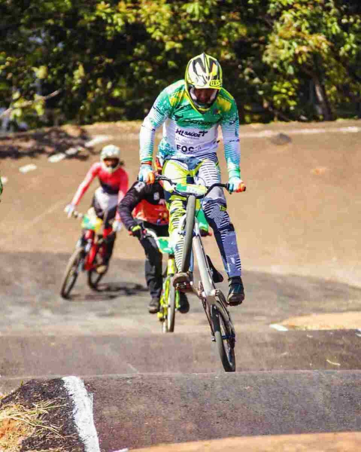 Campeonatos de ciclismo BMX levam adrenalina ao público do Guará