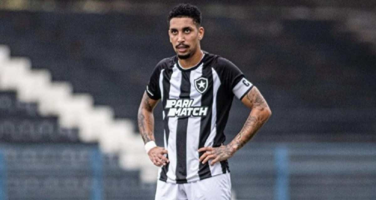 Jogador do Botafogo é afastado após denúncia de agressão à ex