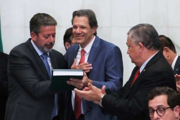 Haddad entregou pessoalmente a proposta de regulamentação a Lira -  (crédito:  FotogrÃ¡fo/AgÃªncia Brasil)