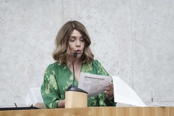 Vereadora de SP tira peruca para protestar contra ataques nas redes socias - André Bueno | REDE CÂMARA SP