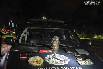 O homem e os objetos apreendidos foram encaminhados à Polícia Federal -  (crédito: Divulgação/PMDF)
