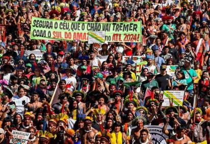 Encontro ocorre ocorre em meio a insatisfação com a política de demarcação de terras indígenas. O Acampamento Terra Livre (ATL) está em Brasília até o final desta semana  -  (crédito: Marcelo Camargo/Agência Brasil)