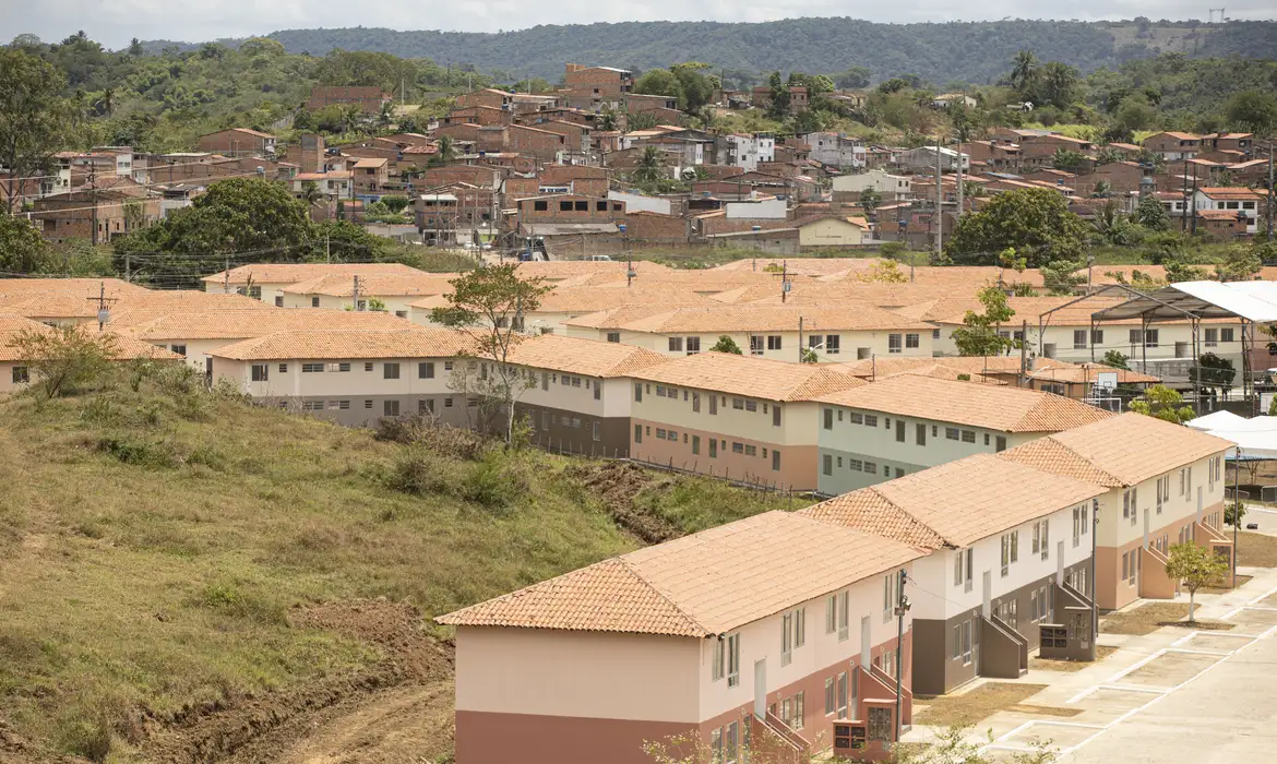 Brasil registra déficit habitacional de 6 milhões de domicílios -  (crédito: EBC)