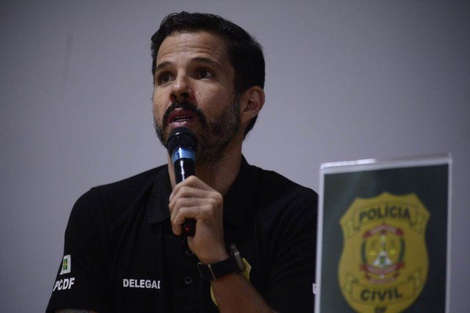 Rogério Henrique de Oliveira, delegado coordenador da Cord, em coletiva de imprensa na manhã de ontem